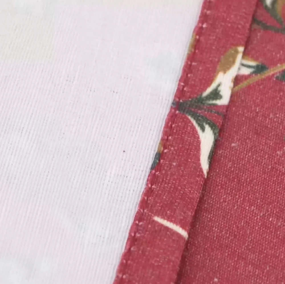 Flowery Tablecloth & 4 Placemats